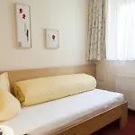 Haus Sonneneck - In & Out Sankt Anton am Arlberg