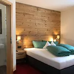 Apartamento Haus Sonneneck - In & Out Sankt Anton am Arlberg